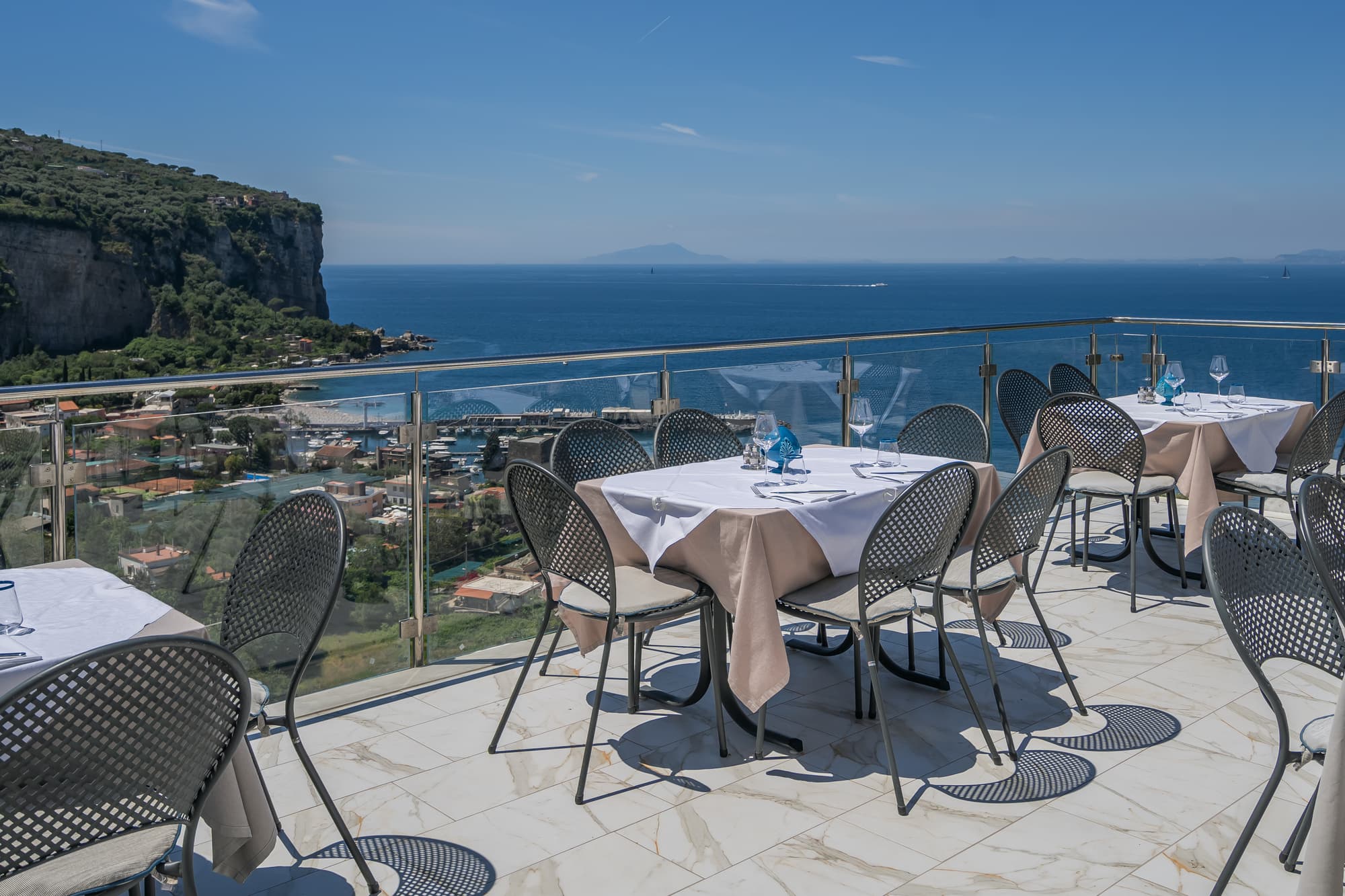 Mary Hotel, Restaurant