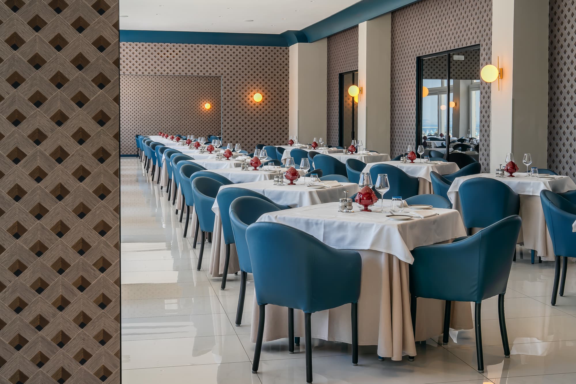 Mary Hotel, Restaurant