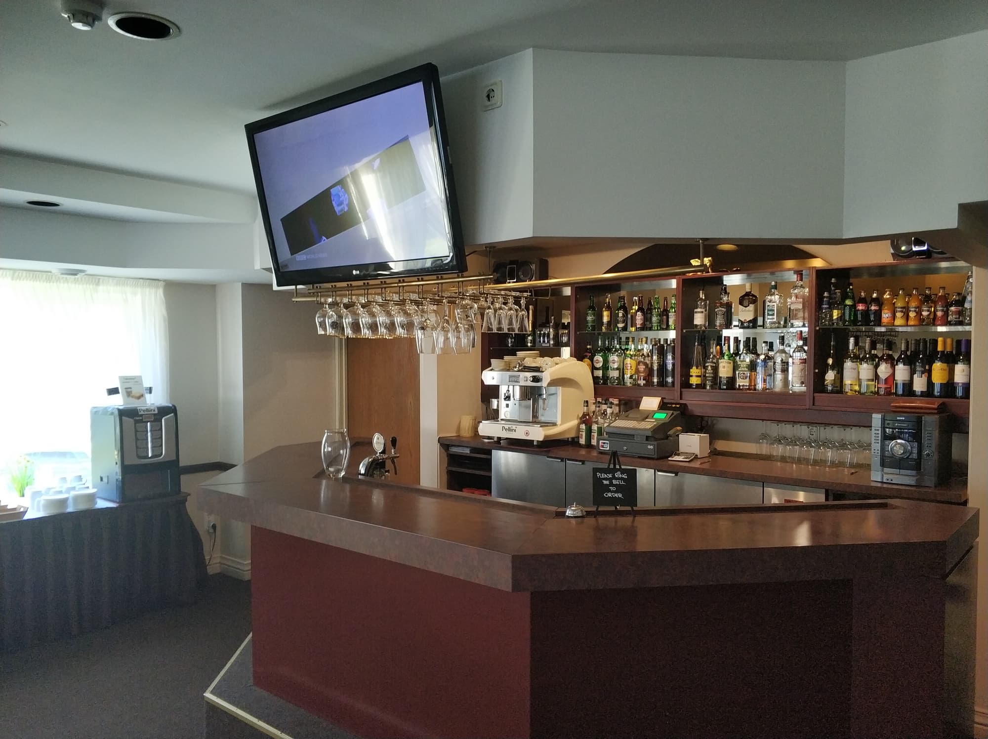 Airport Hotel Mara, Bar
