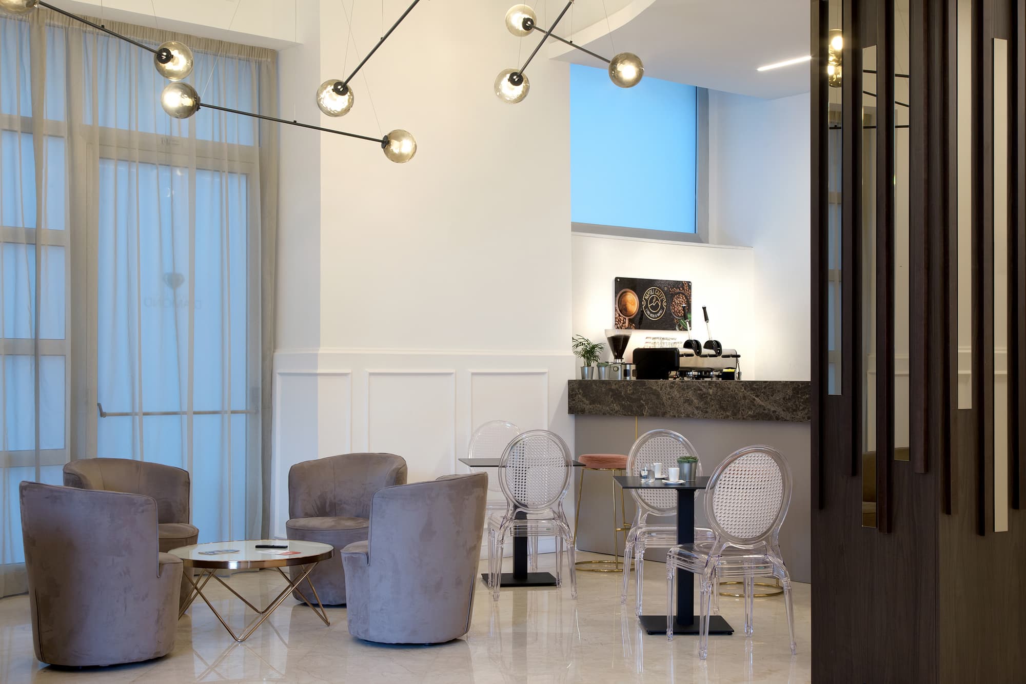 Hotel Diamond, Lobby