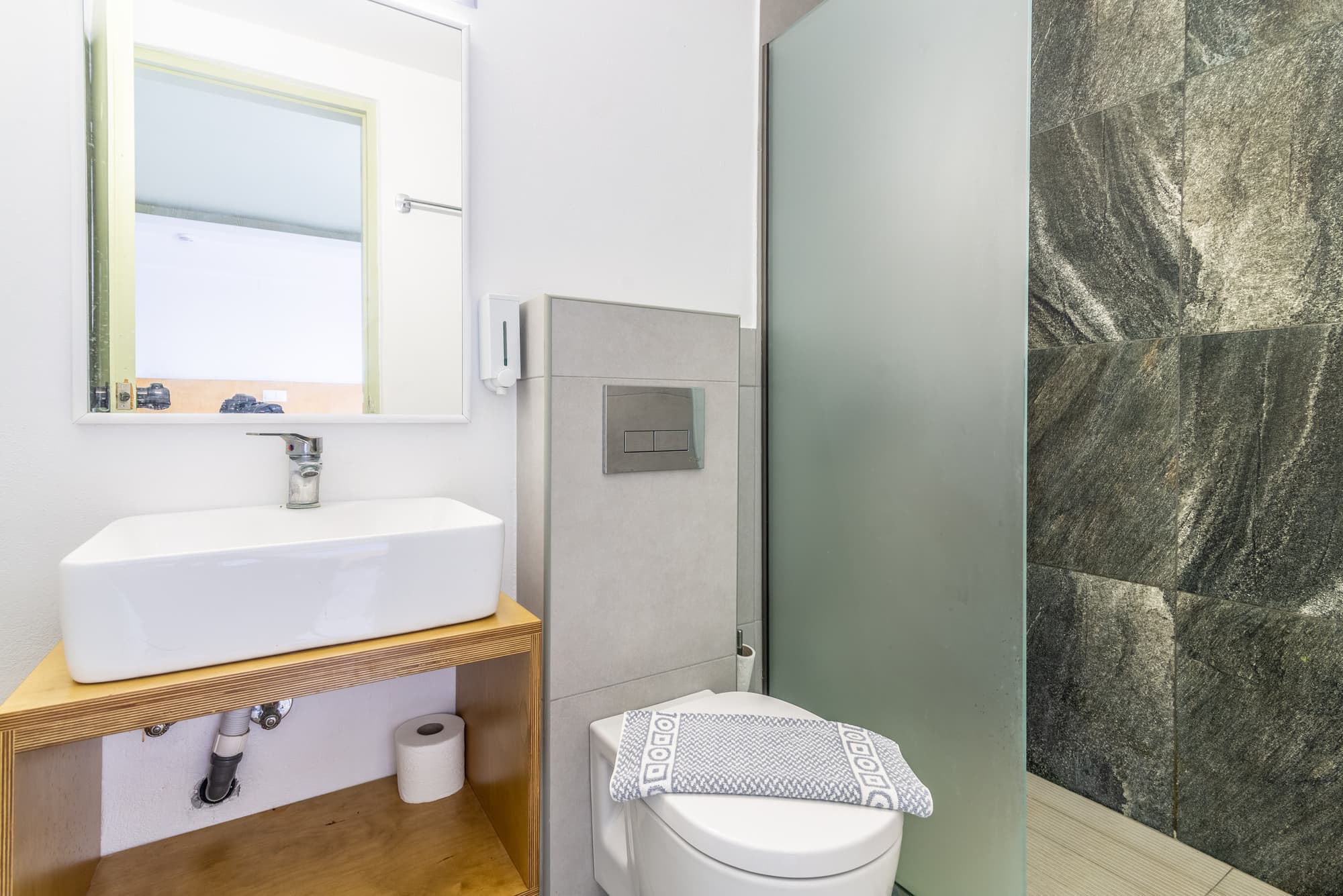 Prince Of Lillies, Room