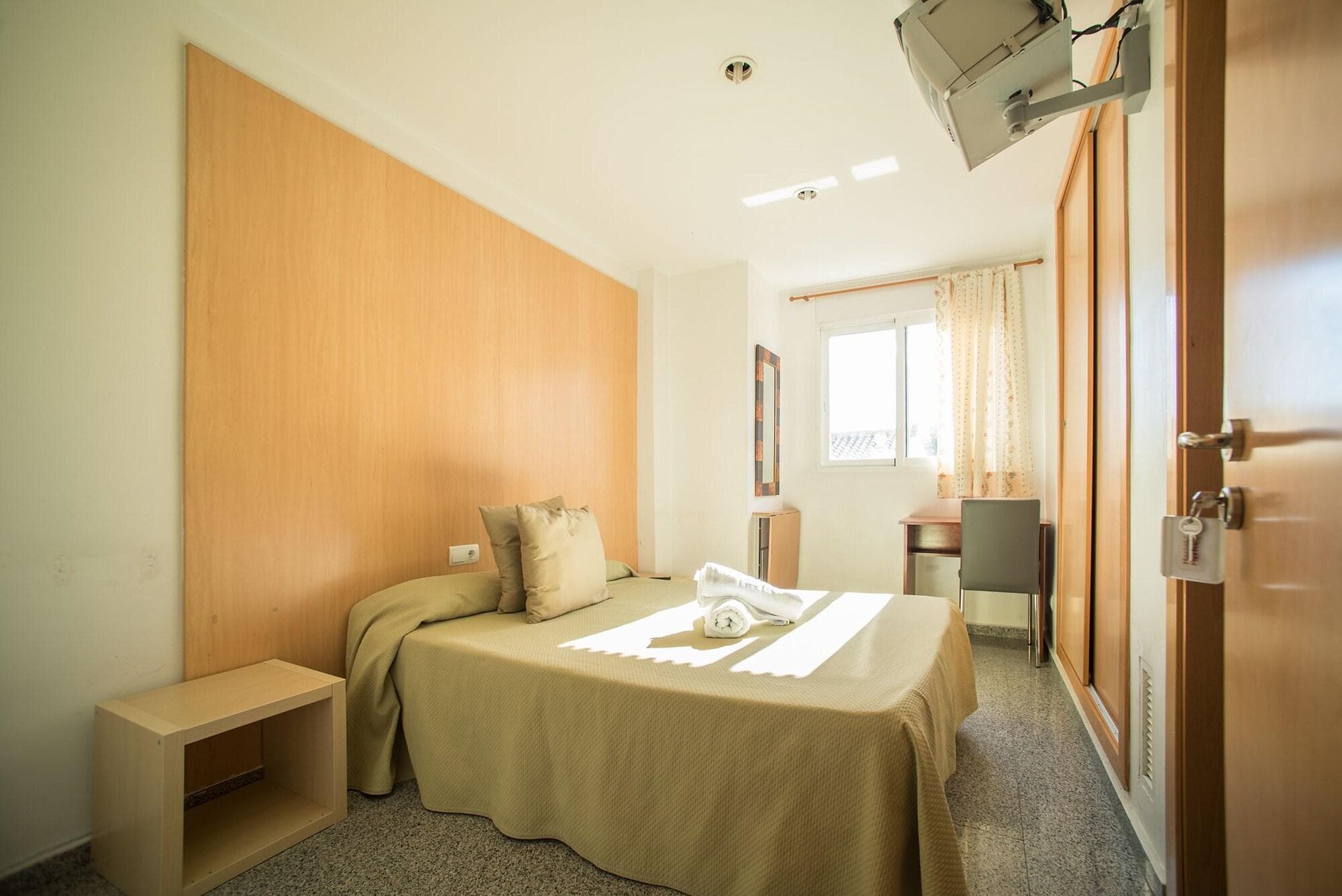 Mitre Paterna Low Cost Rooms, Room