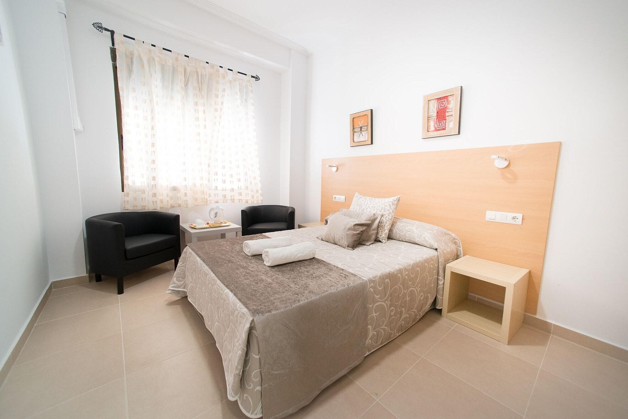 Mitre Paterna Low Cost Rooms, Room