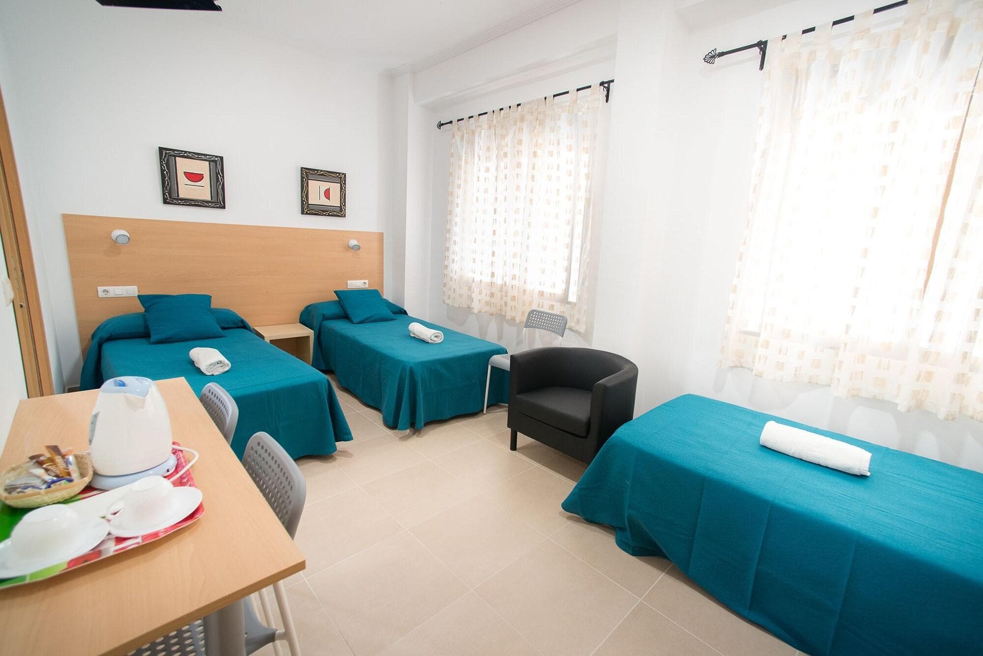 Mitre Paterna Low Cost Rooms, Room