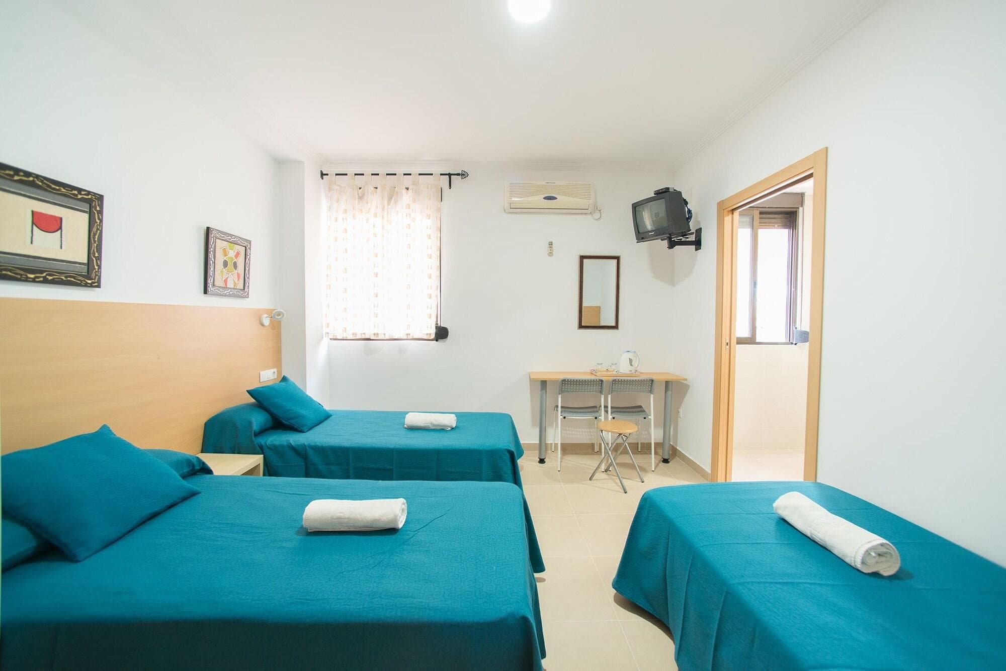 Mitre Paterna Low Cost Rooms, Room