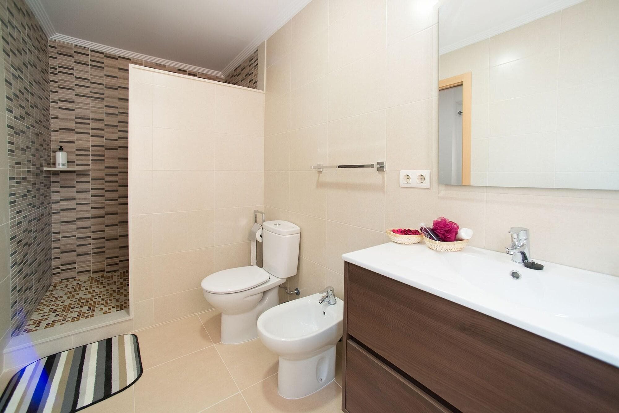 Mitre Paterna Low Cost Rooms, Room