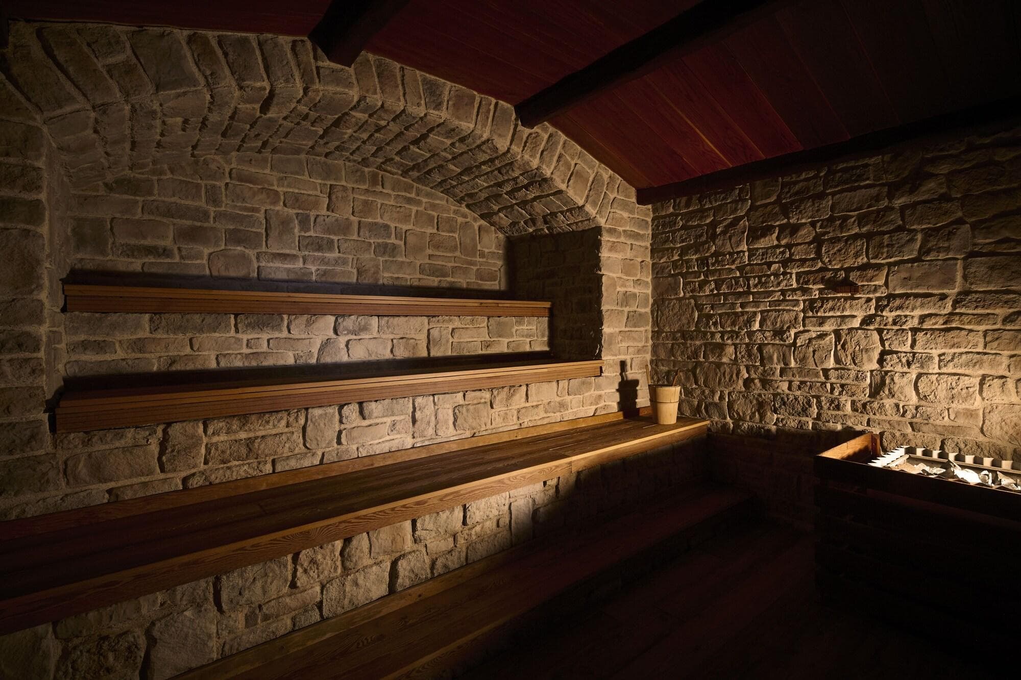 Grand Hotel Besson, Sports and Entertainment