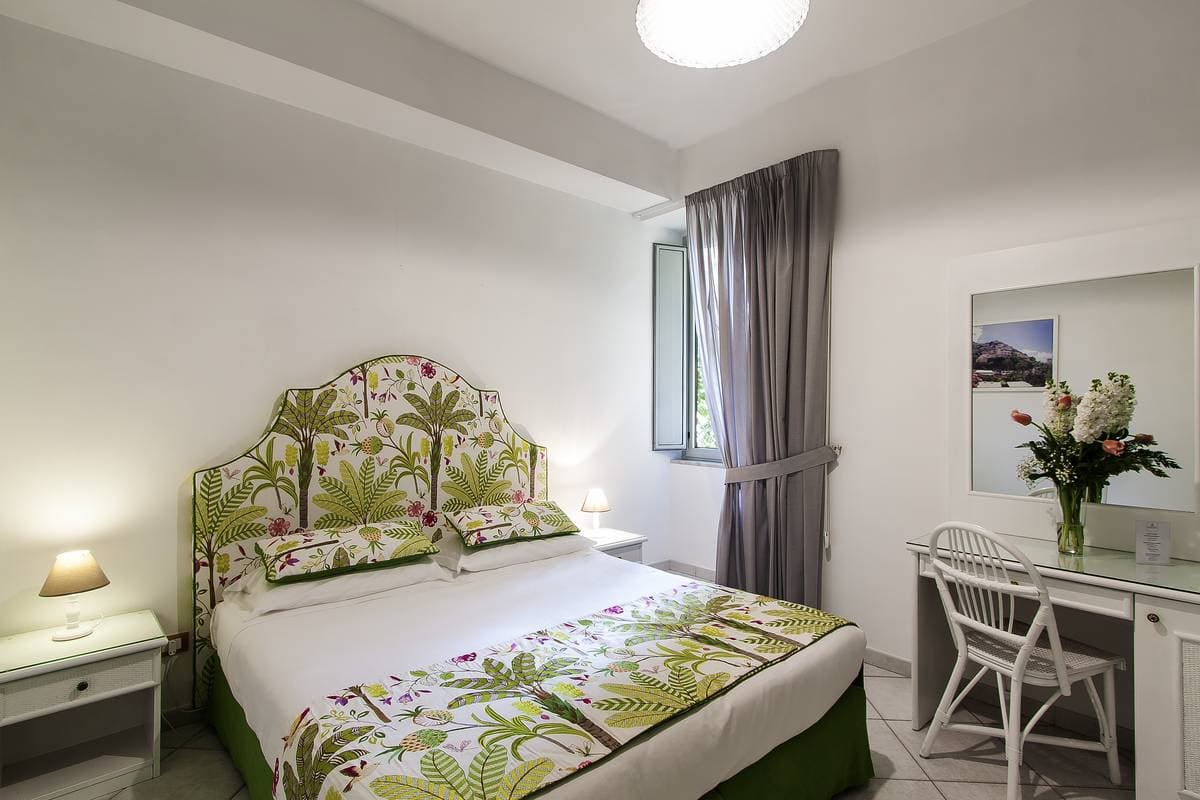 Palazzo Starace, Room