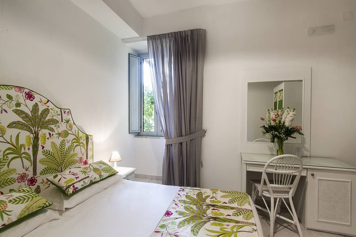 Palazzo Starace, Room