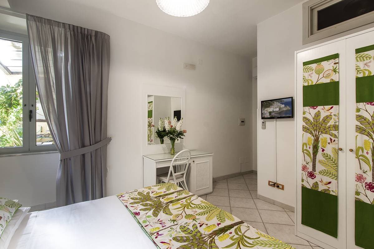 Palazzo Starace, Room