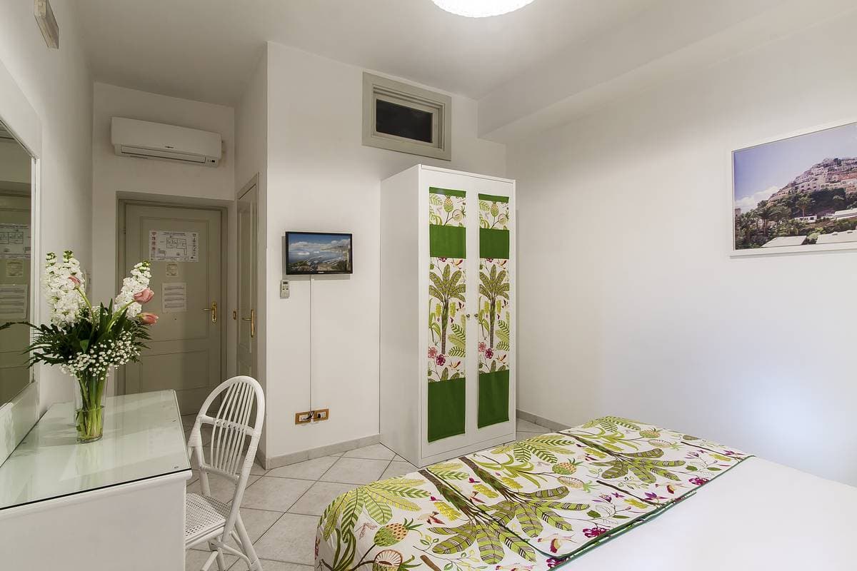 Palazzo Starace, Room