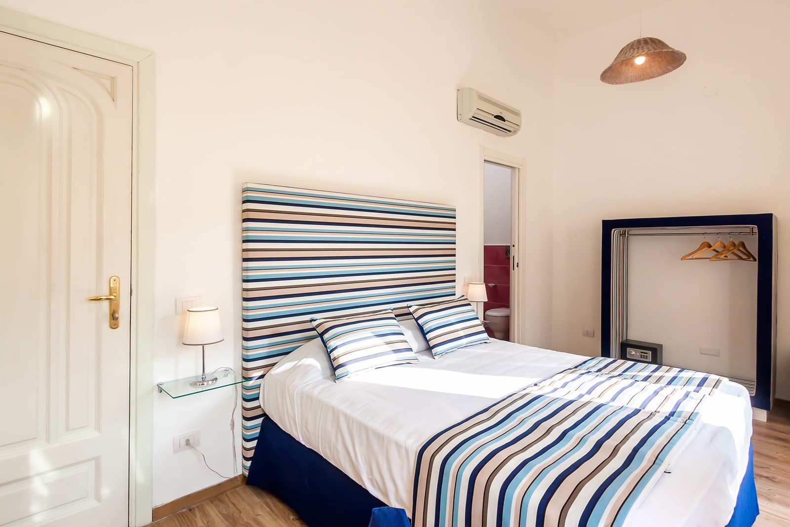 Palazzo Starace, Room