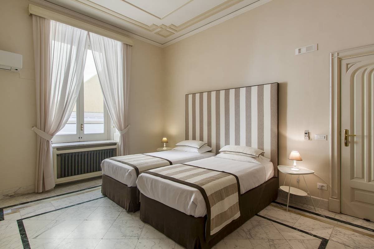 Palazzo Starace, Room