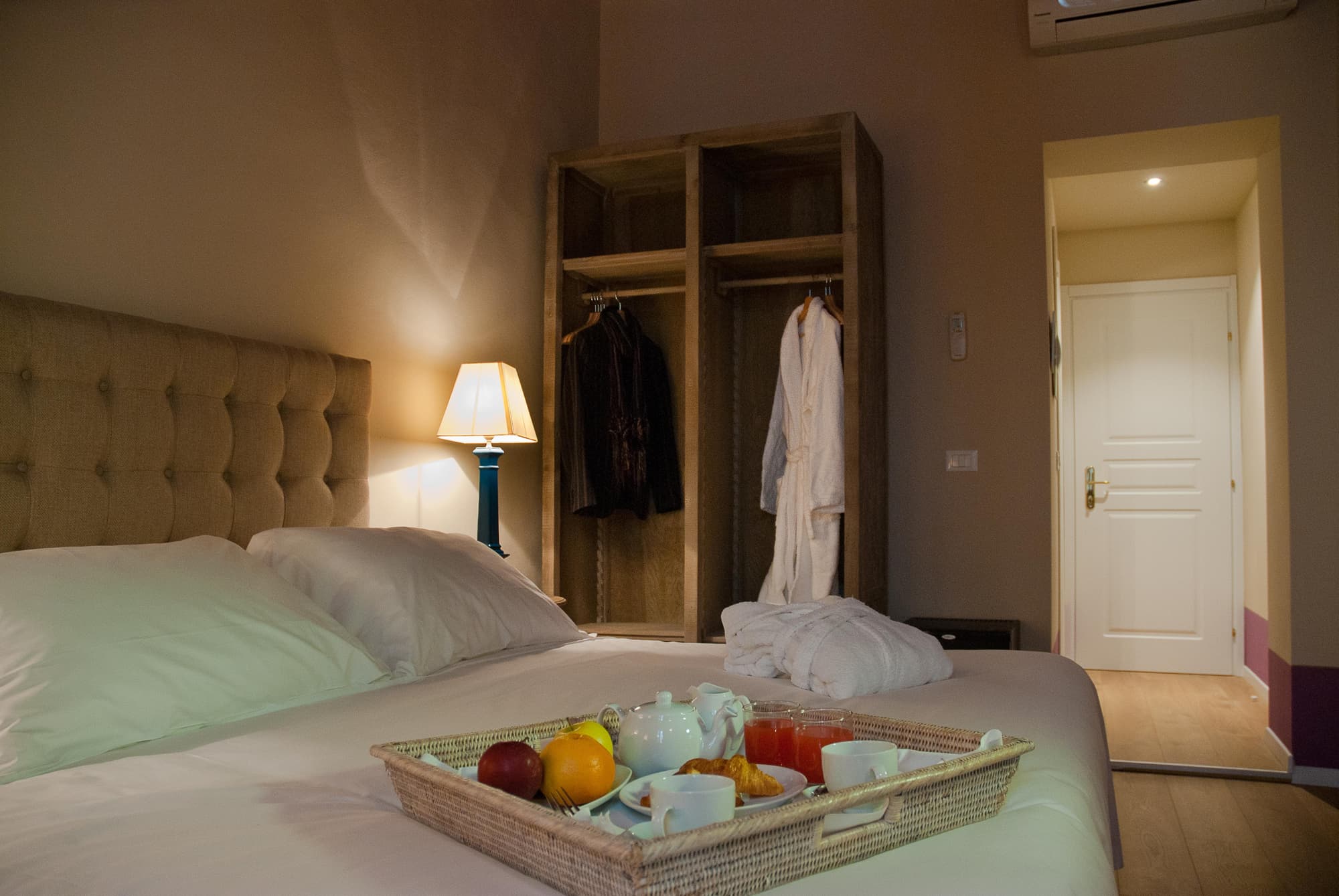 Black 5 Florence Suite, General view