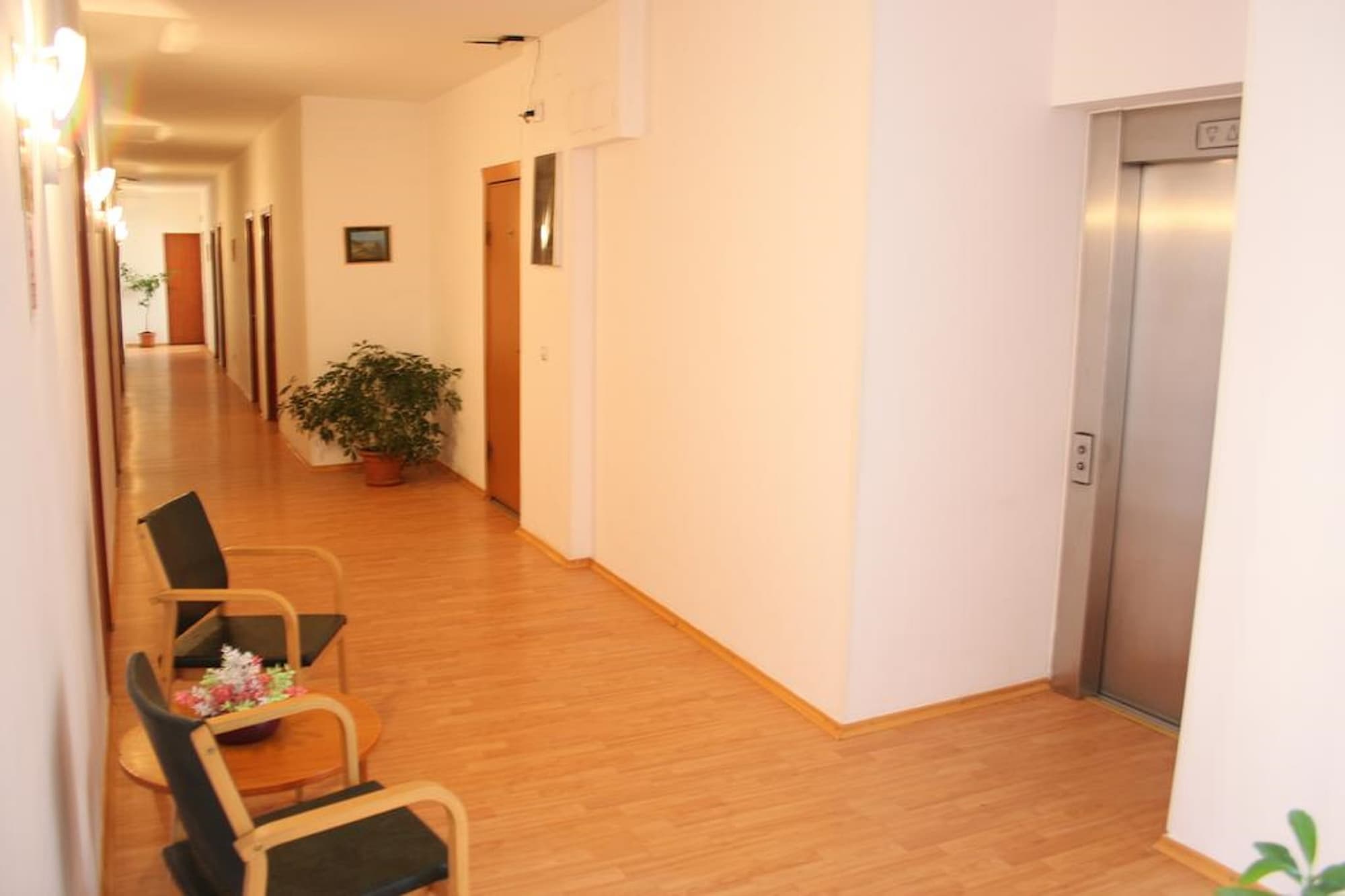 Sir Lujerului, Lobby