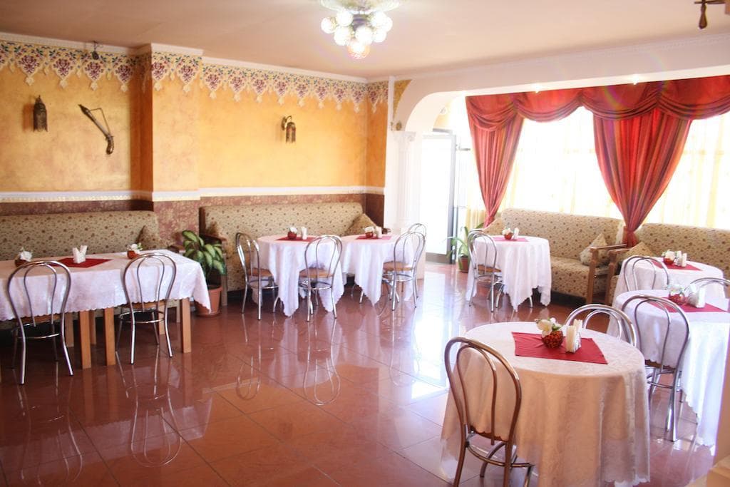 Sir Lujerului, Restaurant