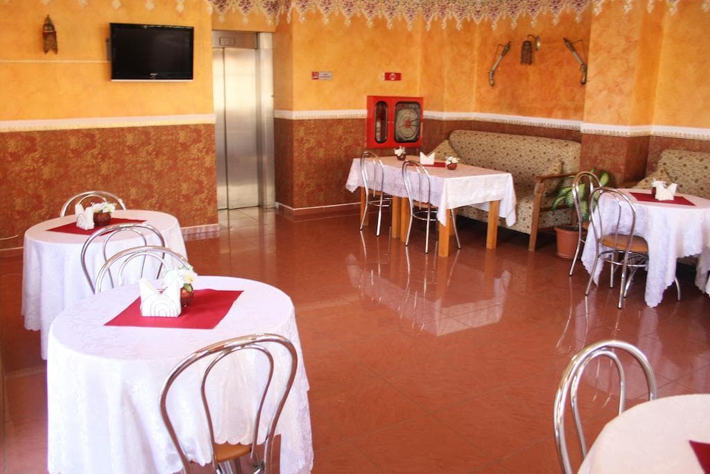 Sir Lujerului, Restaurant