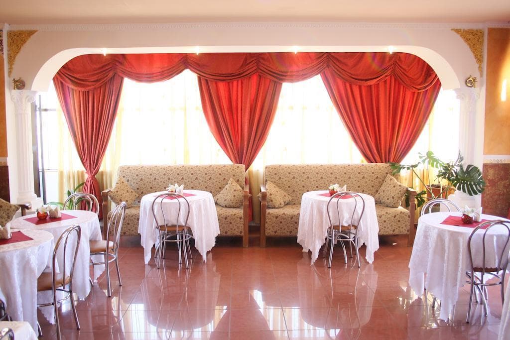 Sir Lujerului, Restaurant