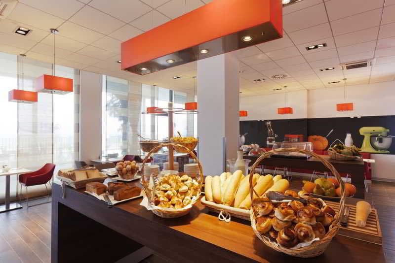 Ibis Bata, Restaurant