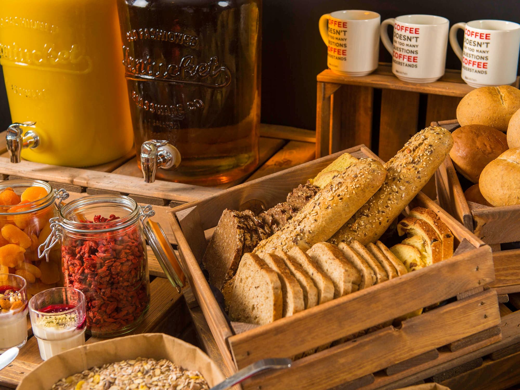 Ibis Bata, Restaurant