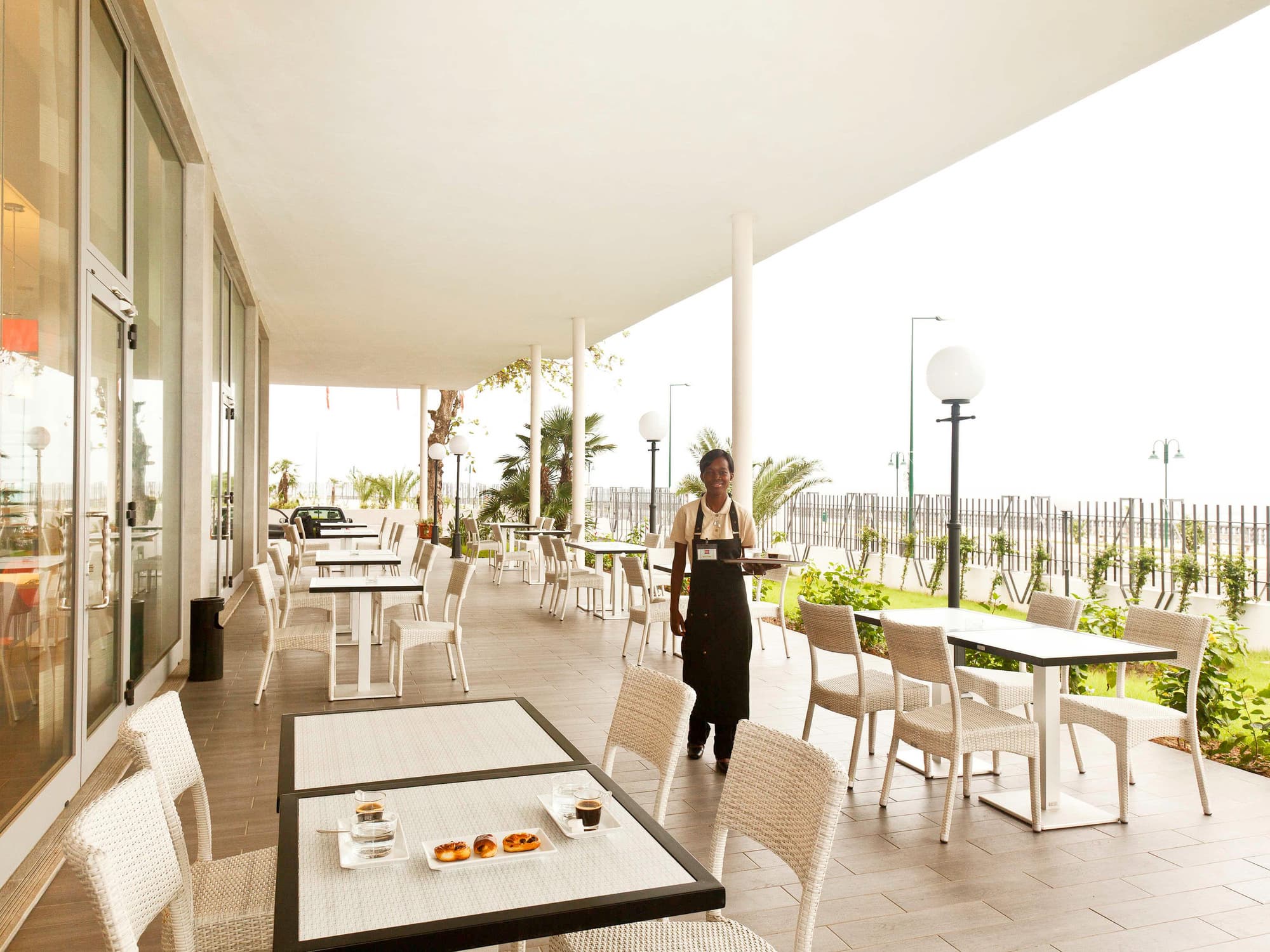 Ibis Bata, Restaurant