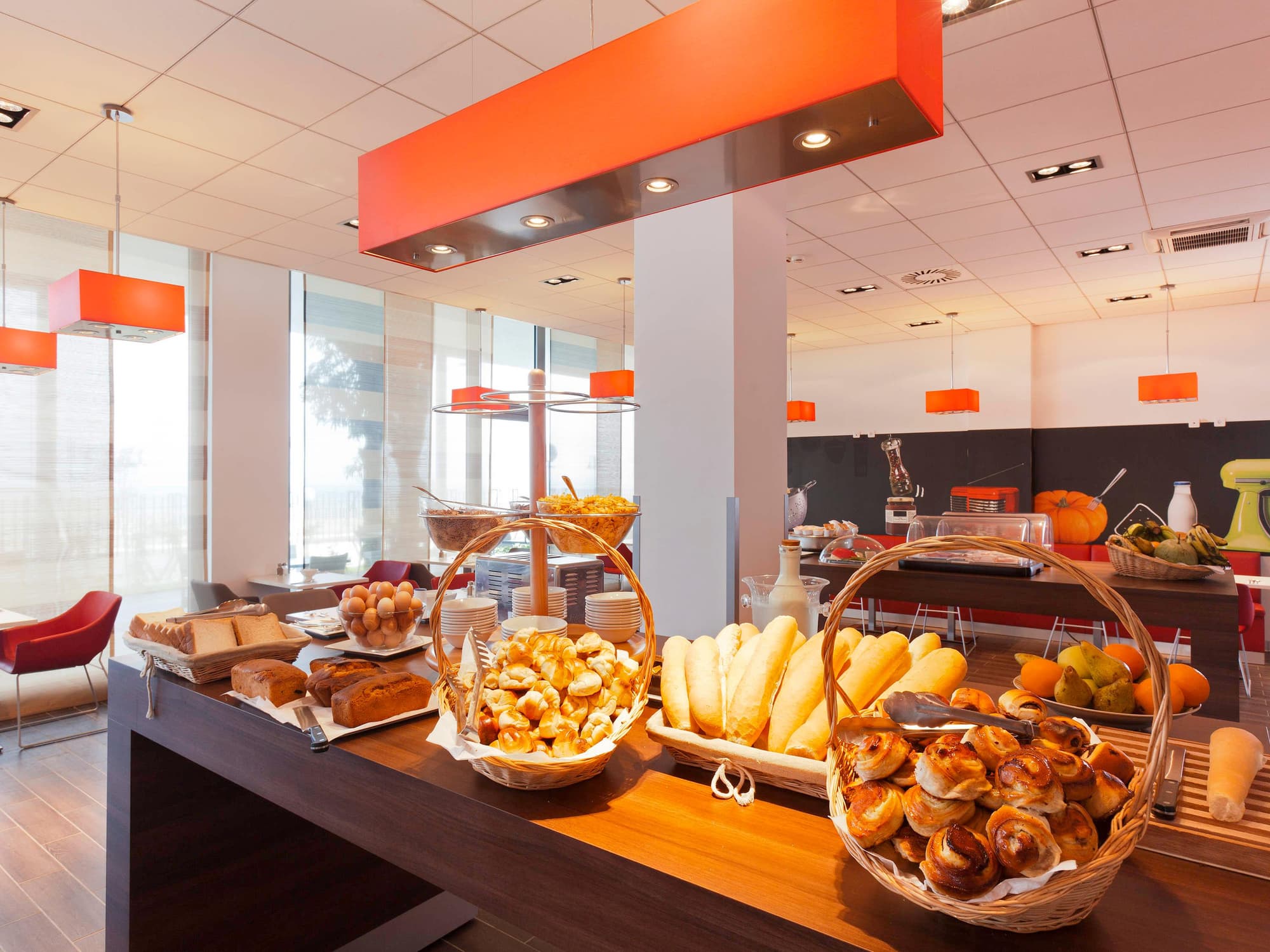 Ibis Bata, Restaurant