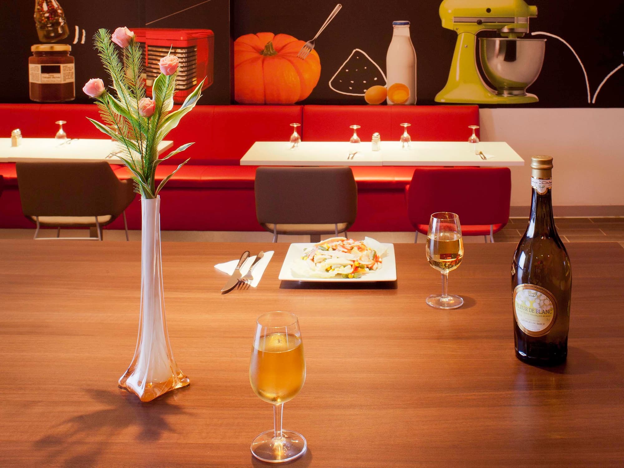 Ibis Bata, Restaurant