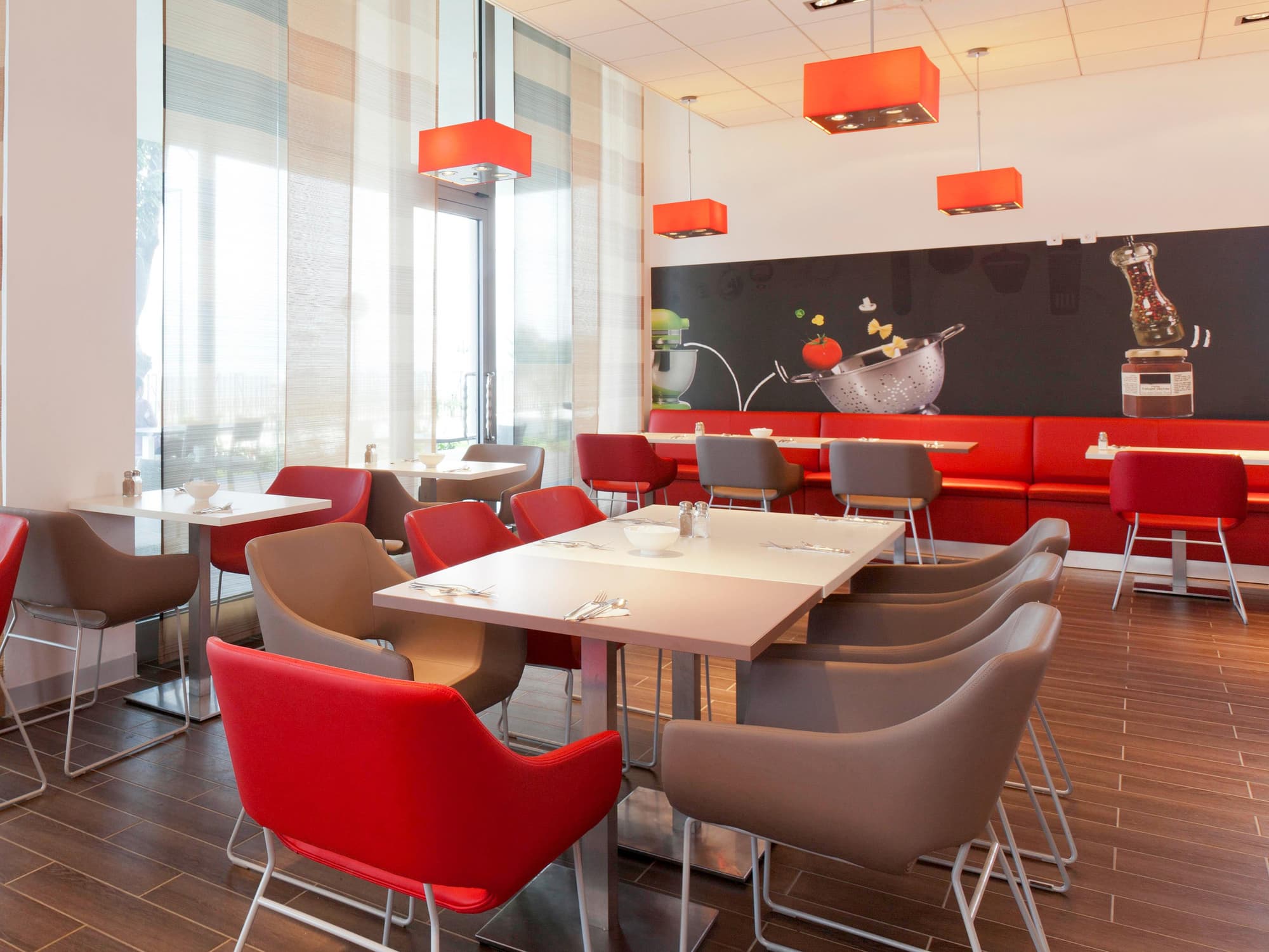 Ibis Bata, Restaurant