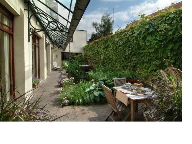 Flanders Hotel, General view