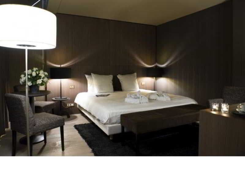 Flanders Hotel, General view