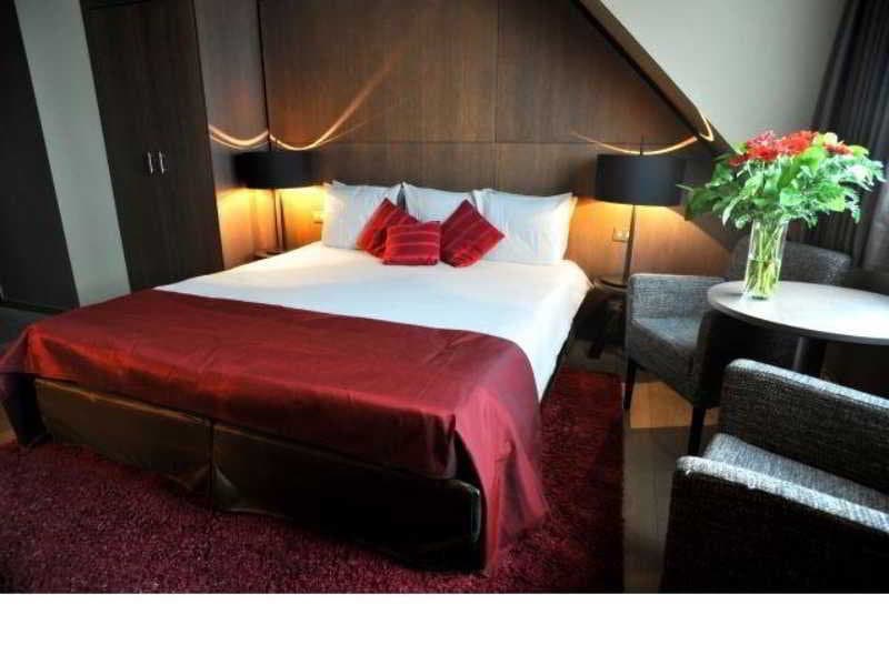 Flanders Hotel, General view