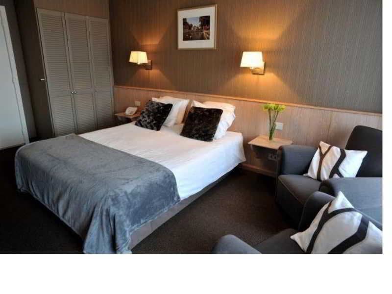 Flanders Hotel, General view