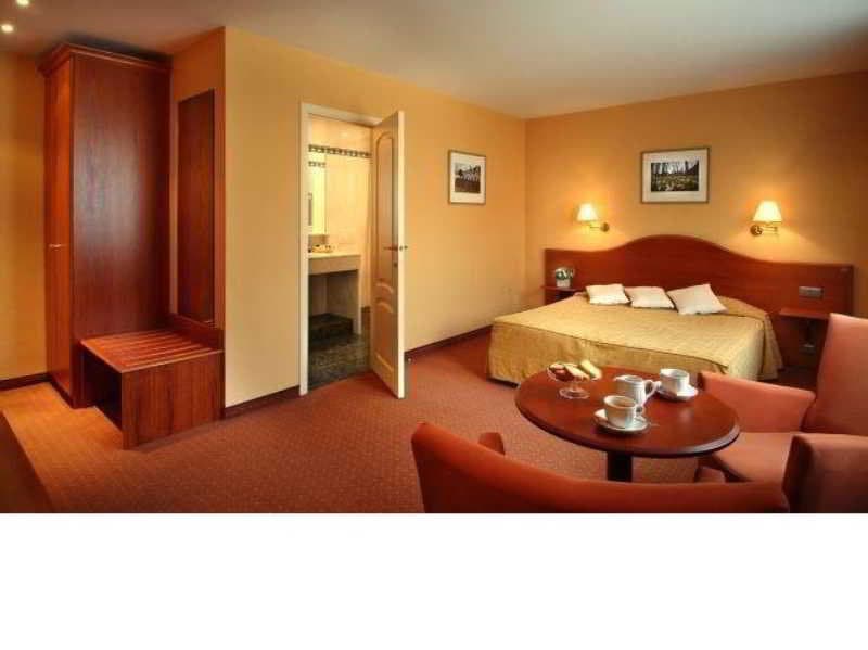 Flanders Hotel, General view