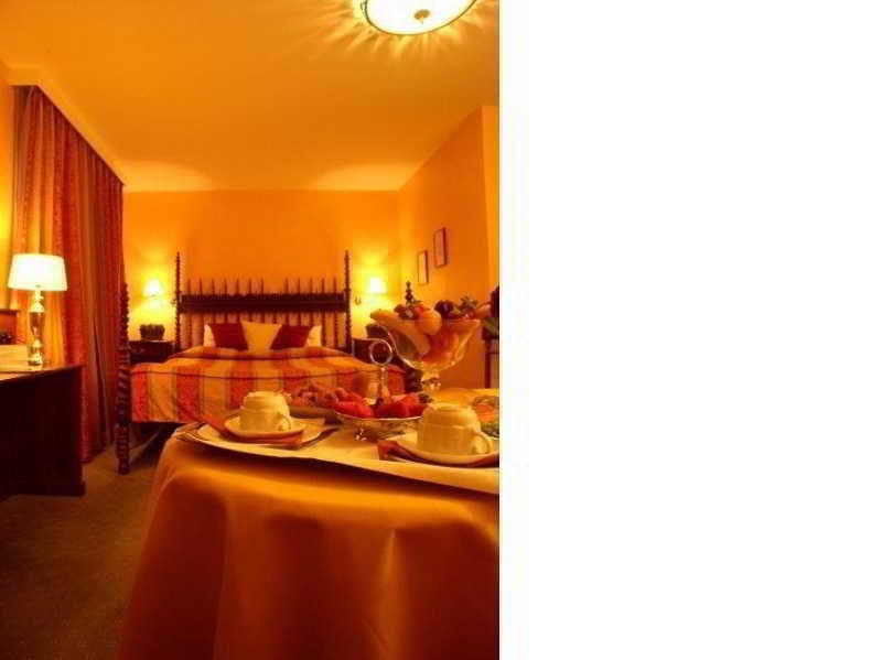 Flanders Hotel, General view