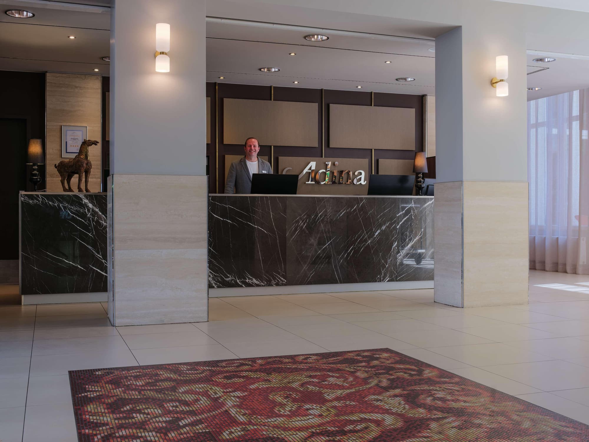 Adina Apartment Hotel Berlin Checkpoint Charlie, Lobby