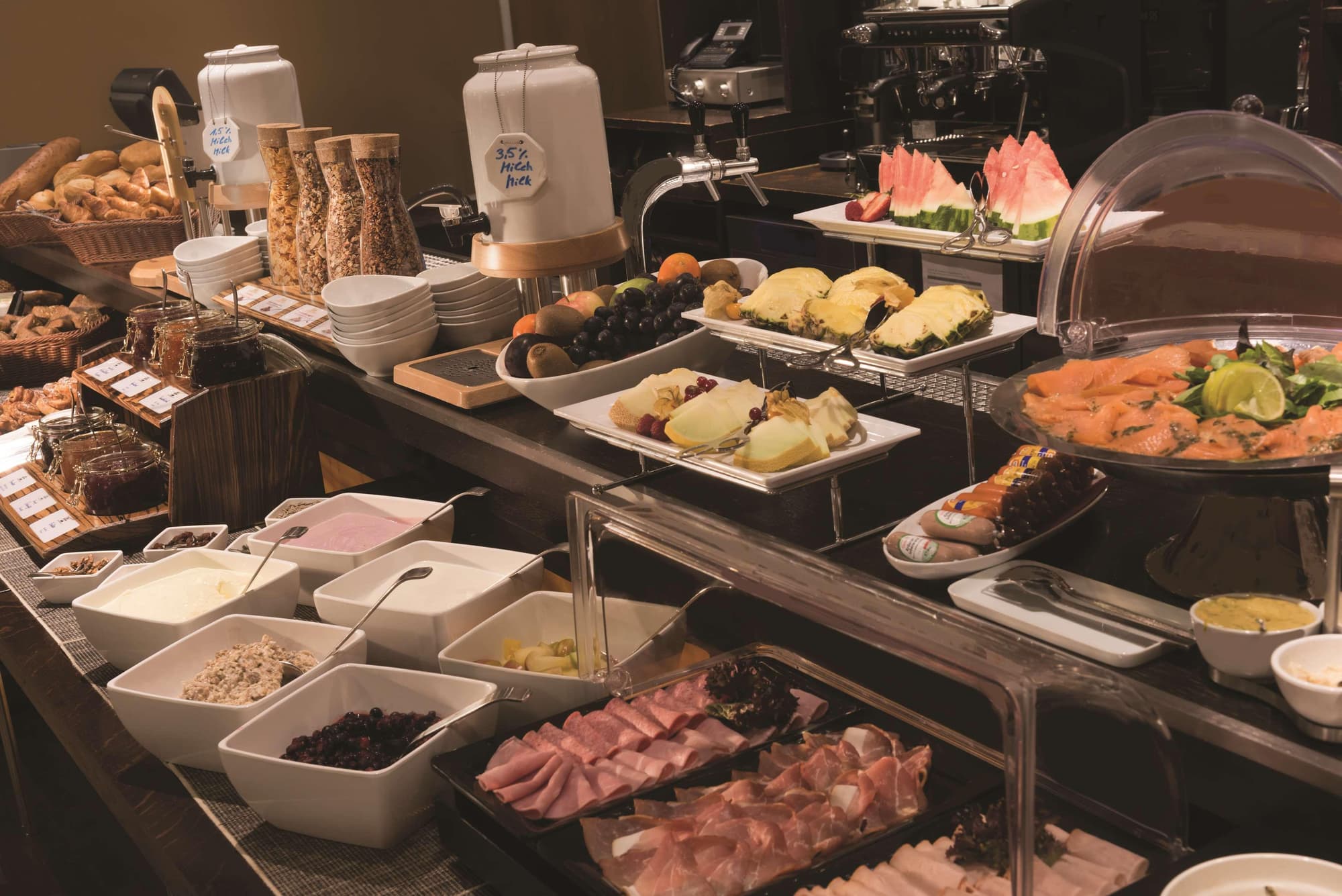 Adina Apartment Hotel Berlin Checkpoint Charlie, Restaurant