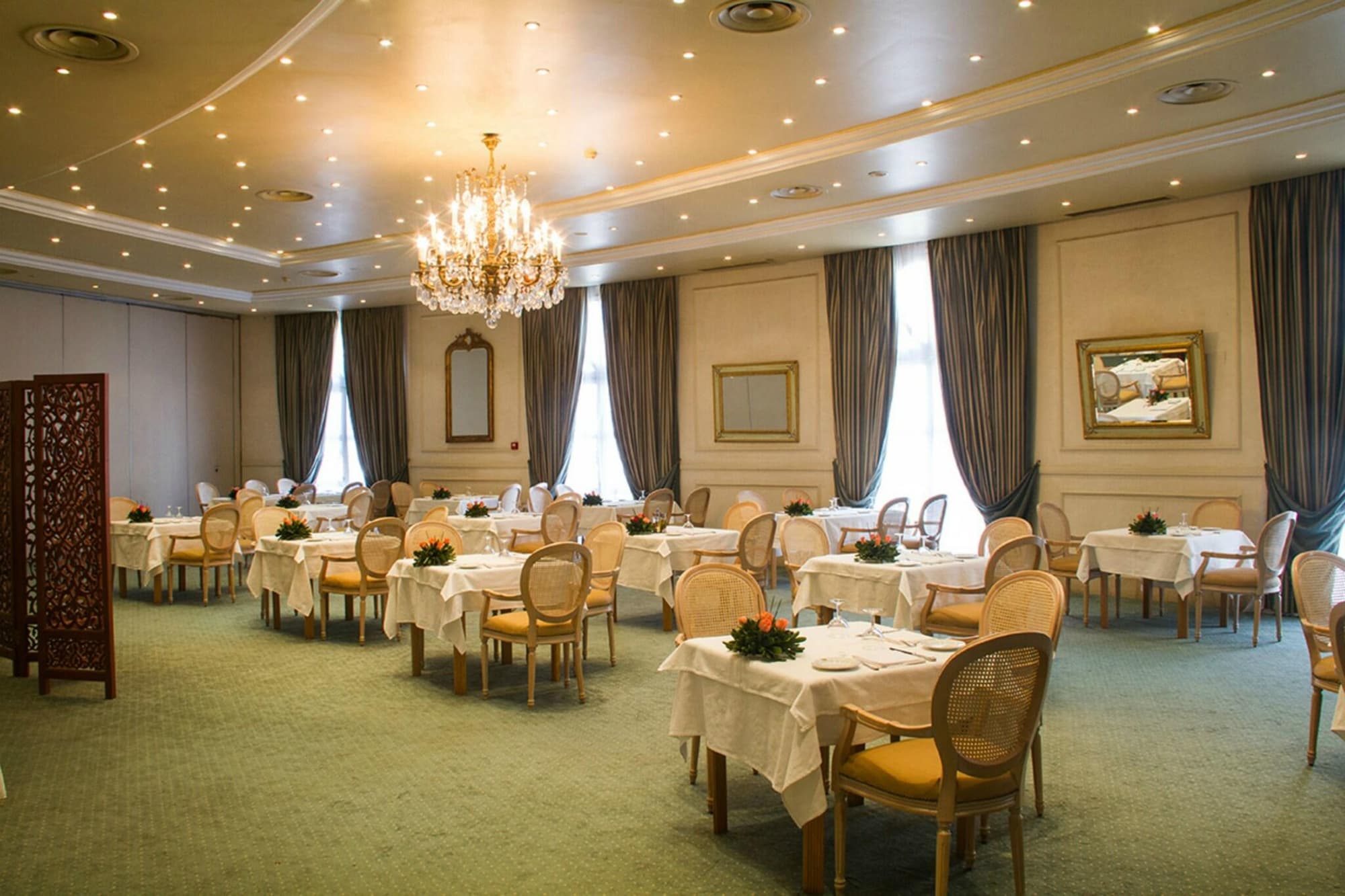 Acropole Tunis, Restaurant