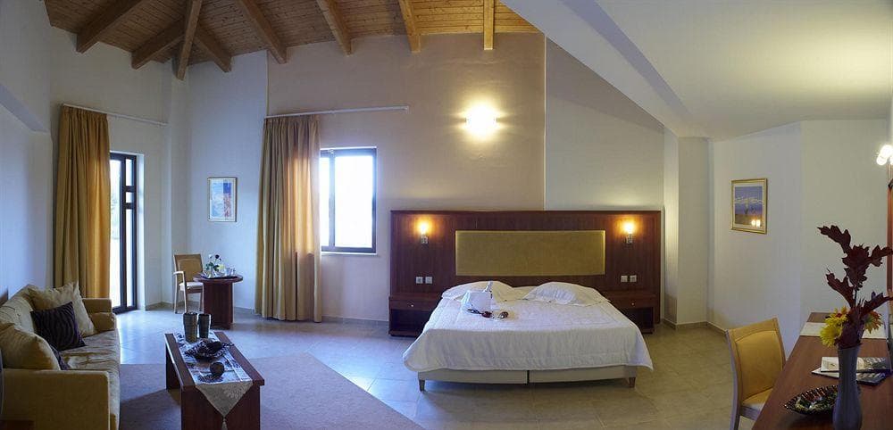 Parnis Palace Hotel, General view