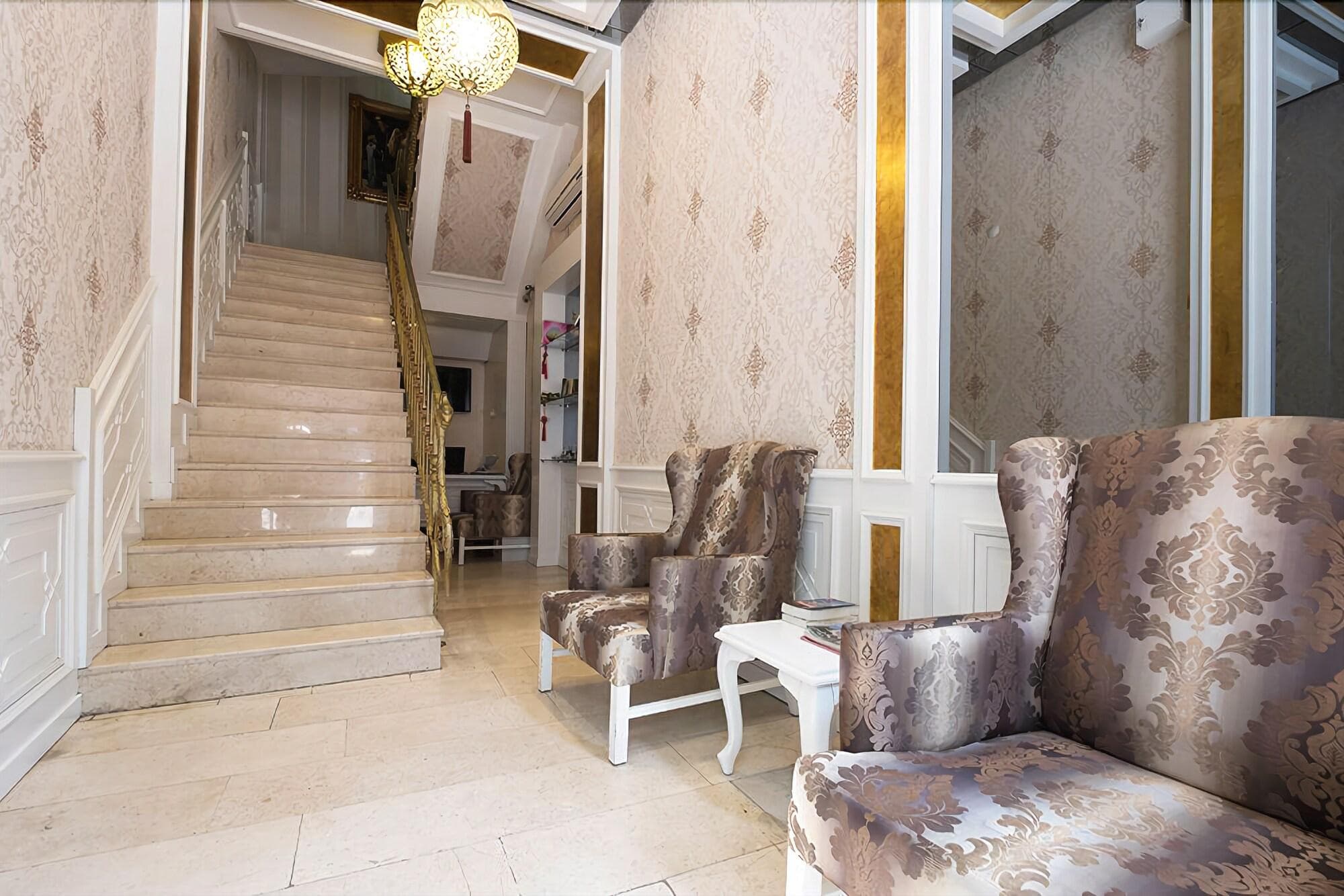 The Empress Theodora Hotel, Lobby