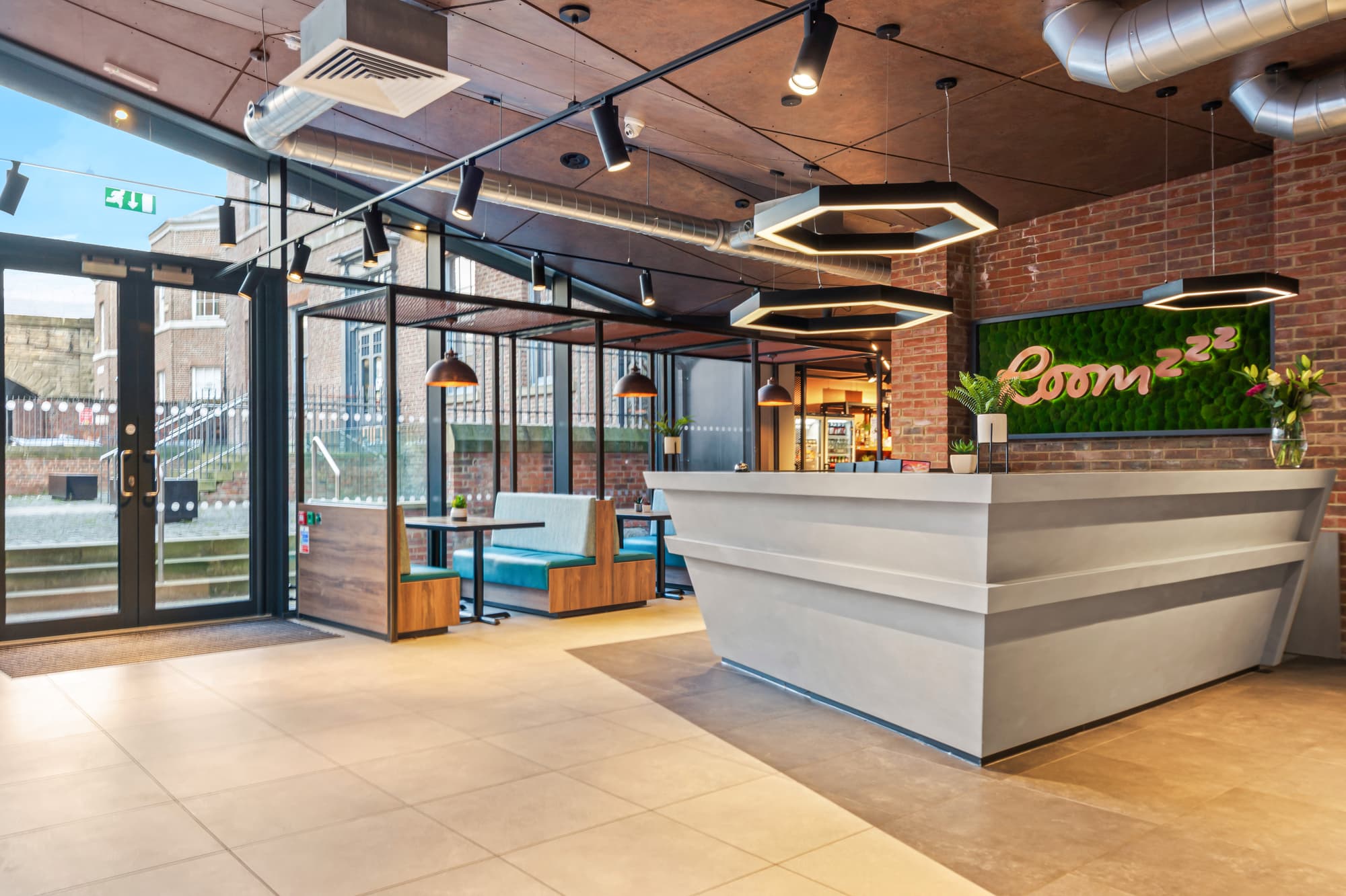 Roomzzz Newcastle City, Lobby