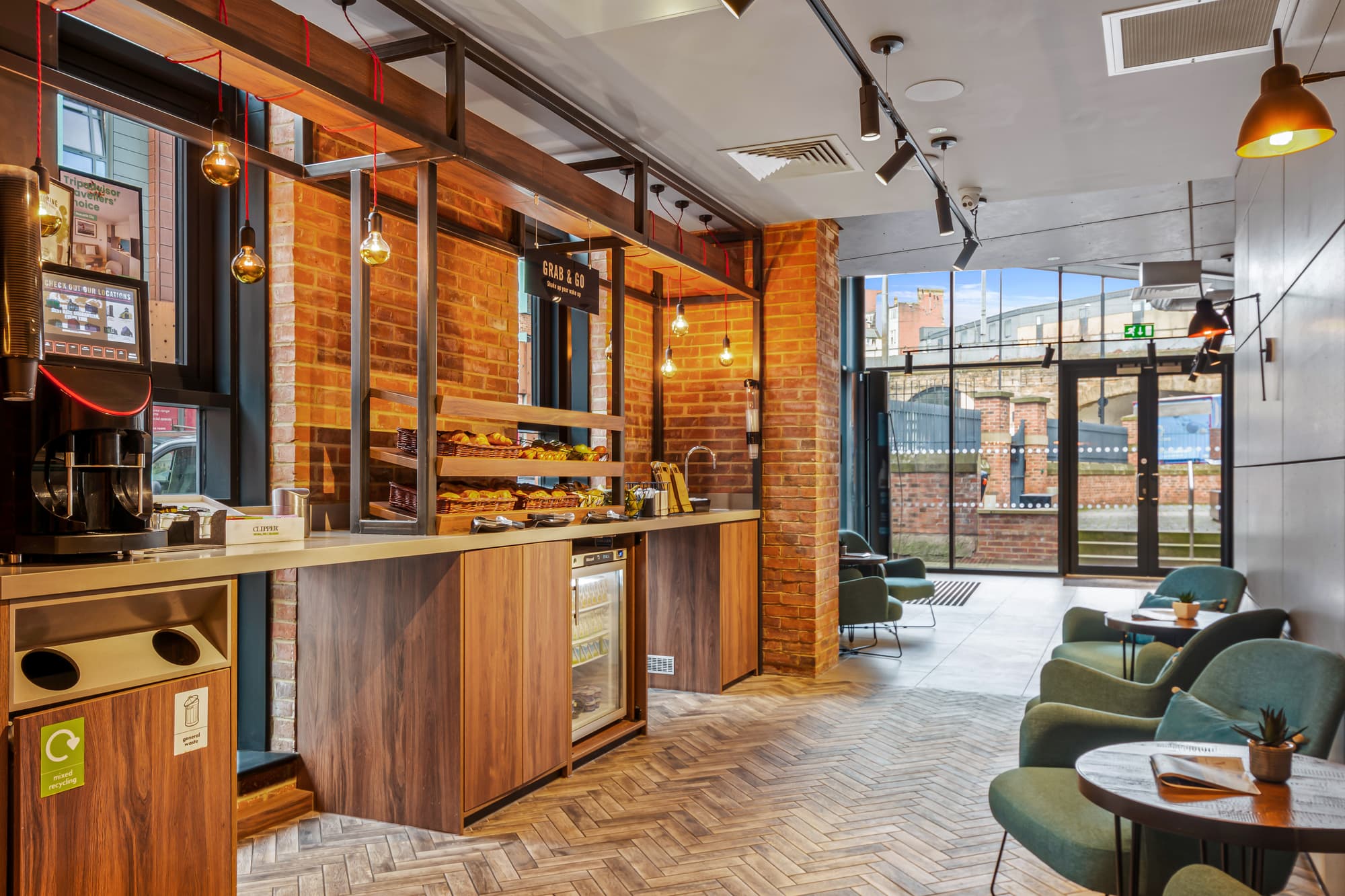 Roomzzz Newcastle City, Lobby