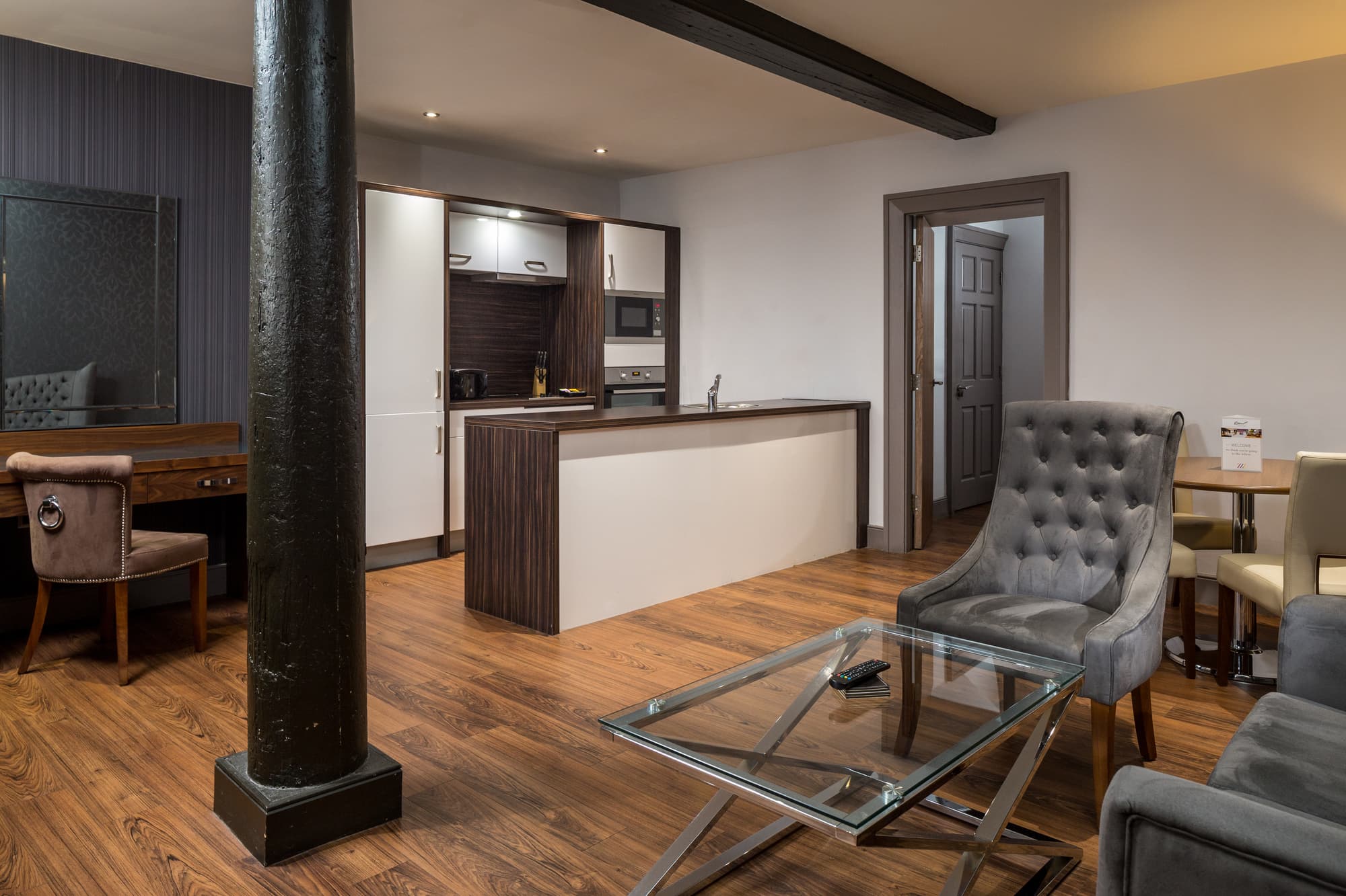 Roomzzz Newcastle City, Room