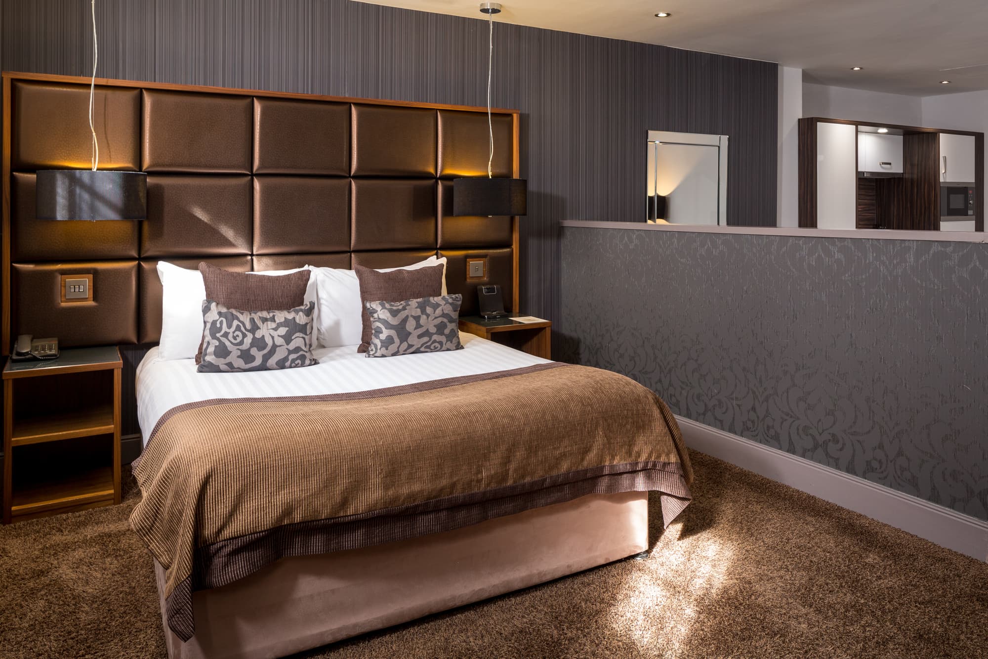 Roomzzz Newcastle City, Room