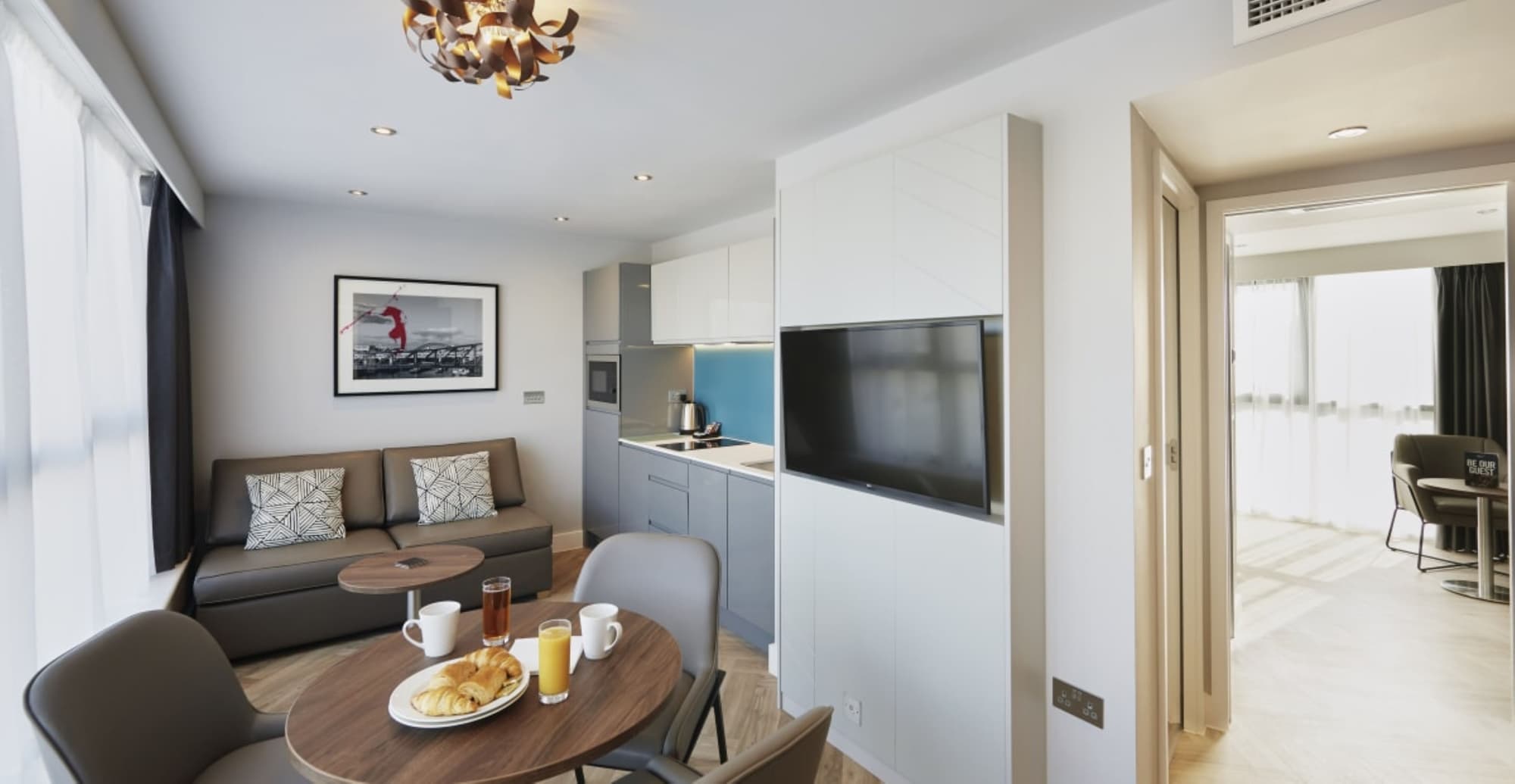 Roomzzz Newcastle City, Room