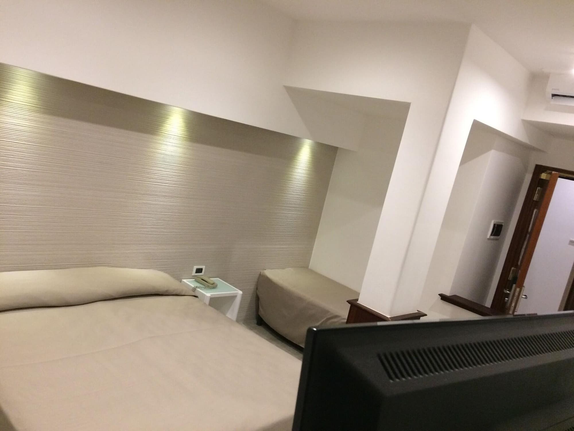 Grand Hotel Olympic, Room