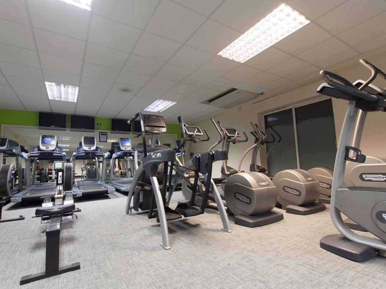 Gloucester Robinswood Hotel, BW Signature, Sports and Entertainment