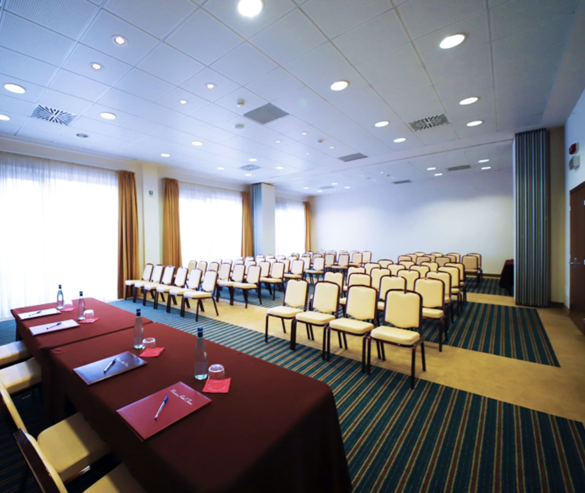 Monica Hotel Fiera, Conferences