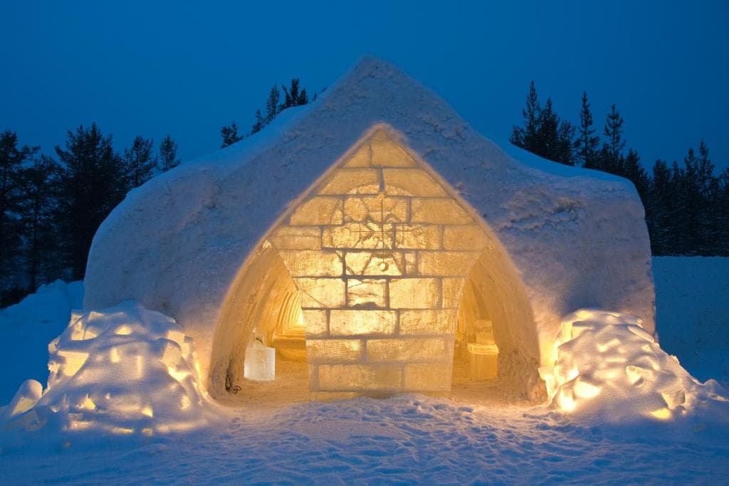 Arctic Snow, Room