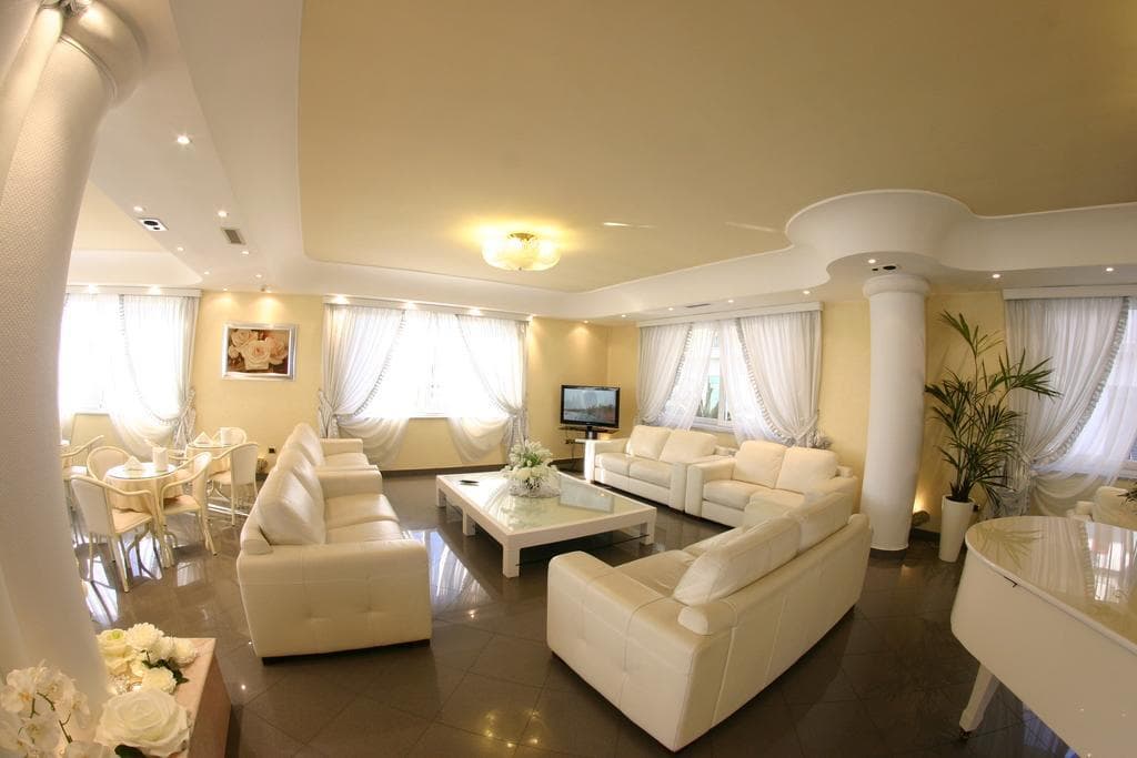 Luxor Hotel, General view