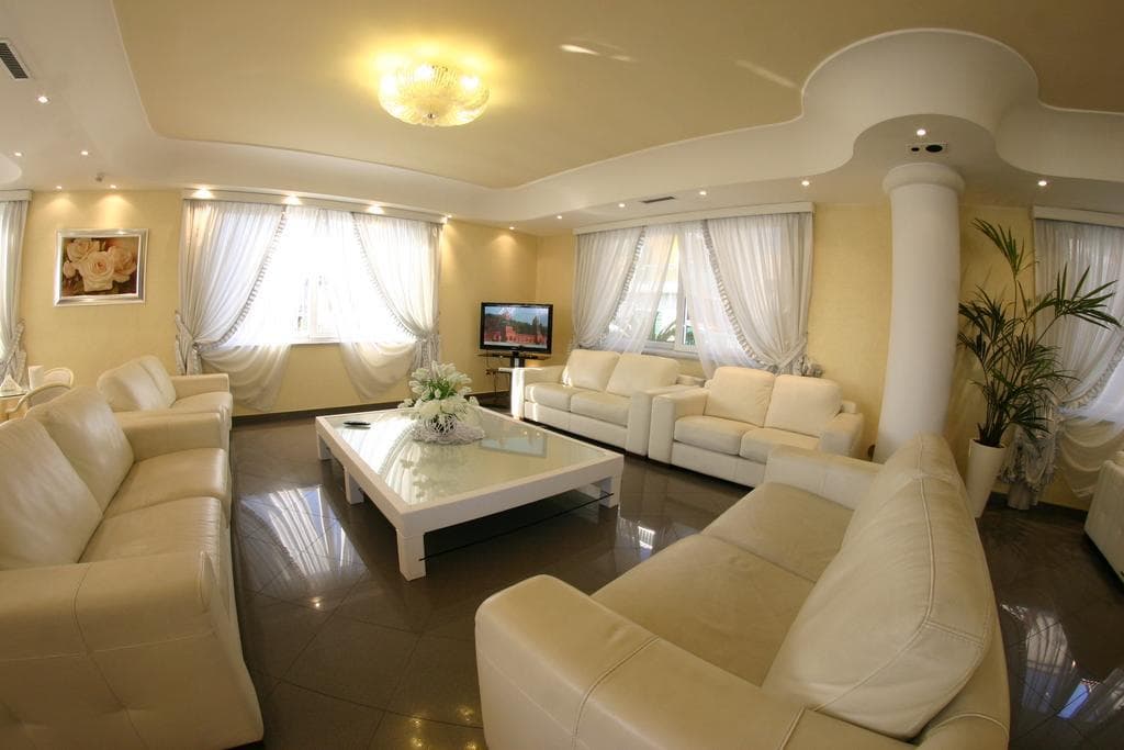 Luxor Hotel, General view